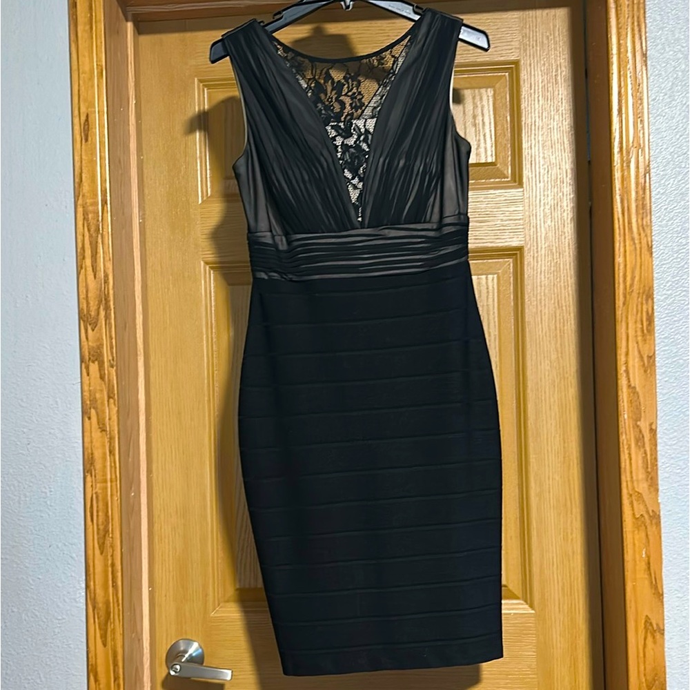 Black Sleeveless V-Neck Sheath Dress